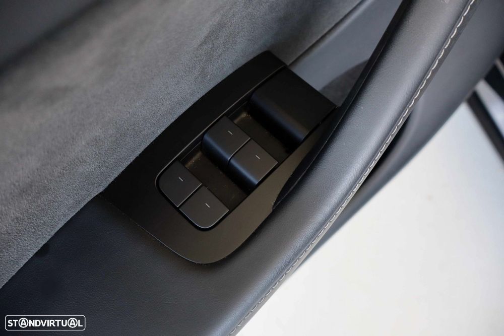 Tesla Model Y Performance Tração Integral - 17