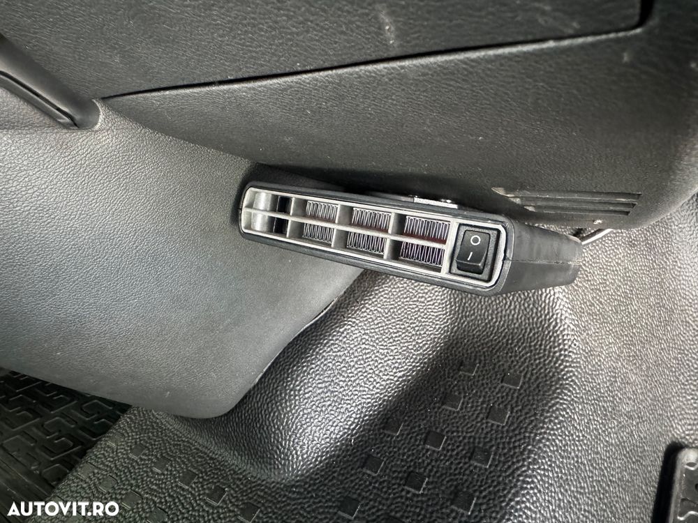 Volkswagen Caravelle - 9