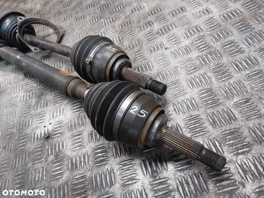 PÓŁOŚ LEWY PRZÓD + PRAWY PRZÓD 5B MITSUBISHI CARISMA I 1.9 TD - 5