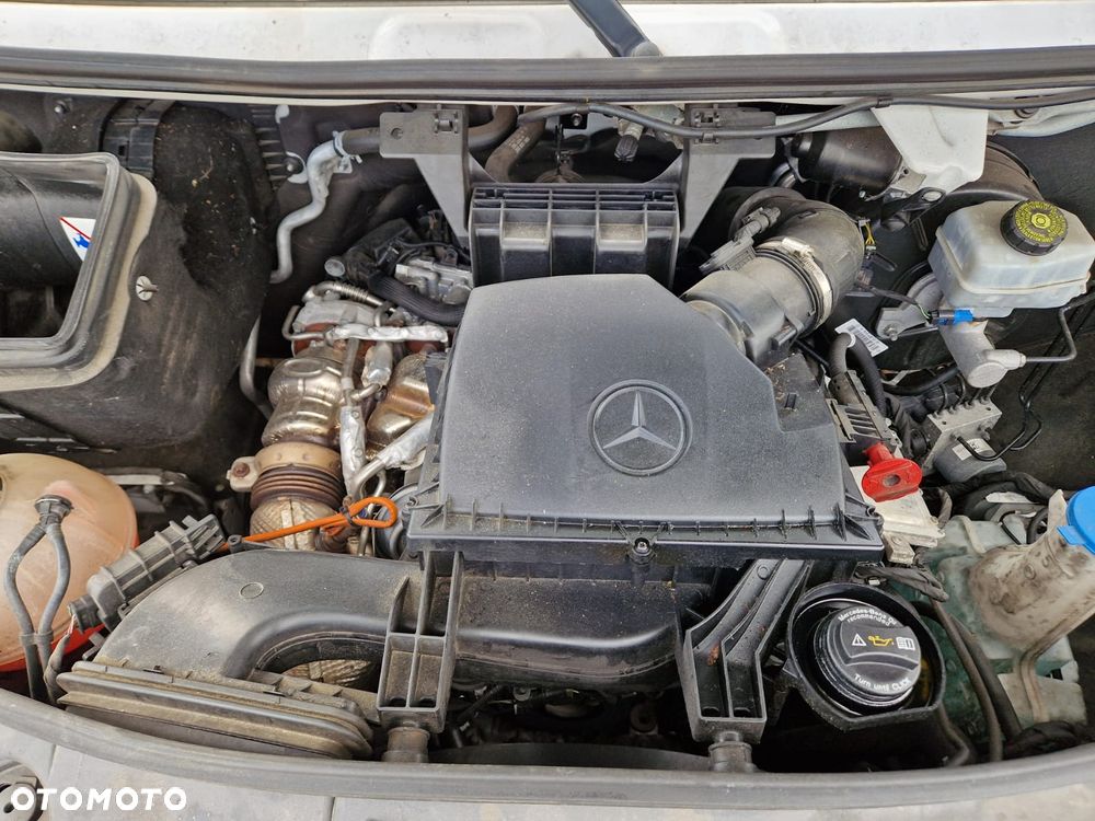 Mercedes-Benz Sprinter 319 Sypialka Led - 12