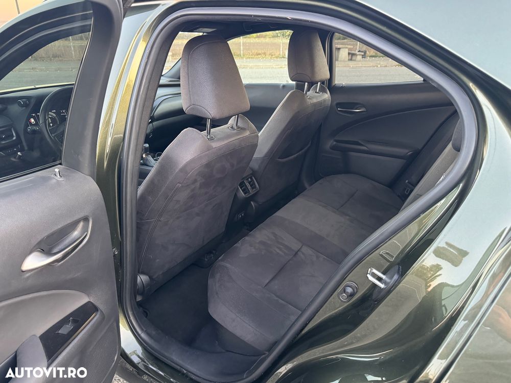 Lexus UX - 13