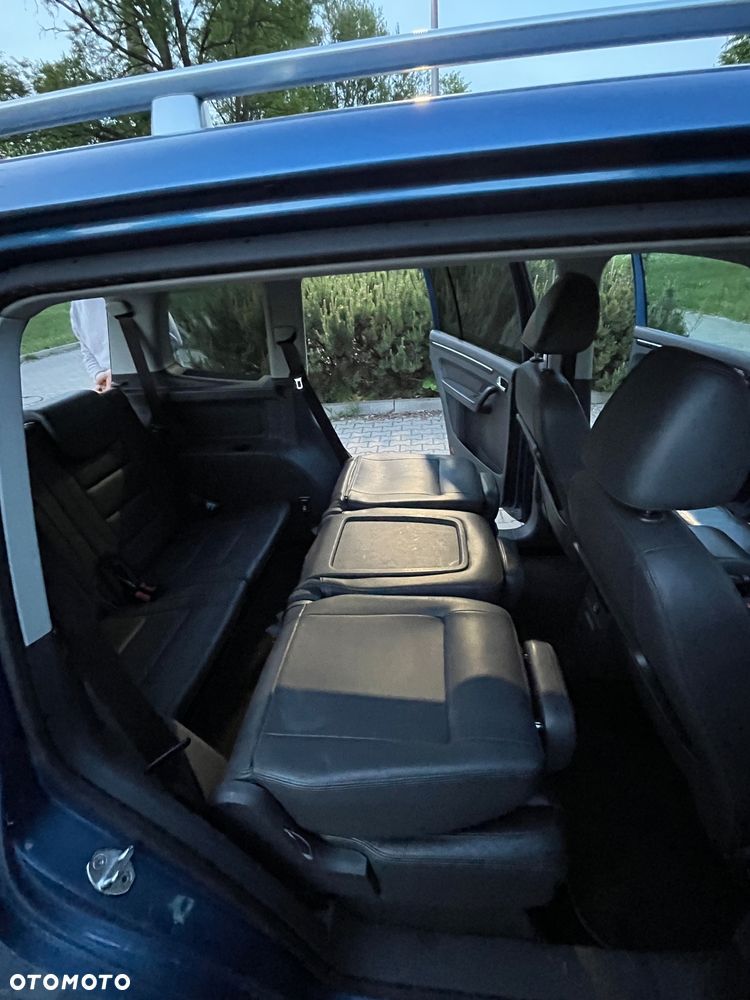 Volkswagen Touran - 9