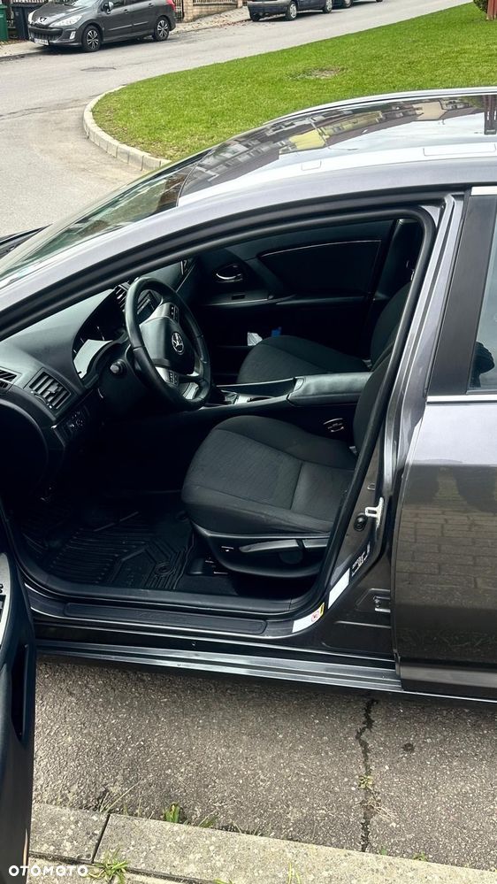 Toyota Avensis 2.0 D-4D 2010 - 13