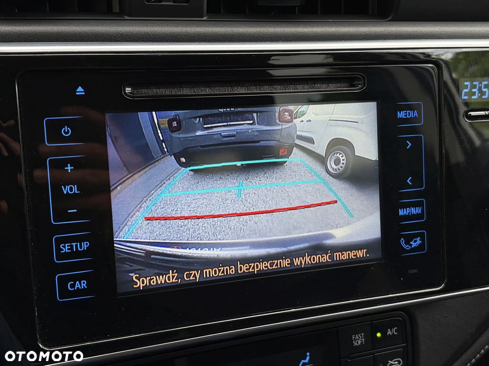 Toyota Auris 1.8 HSD Prestige - 28