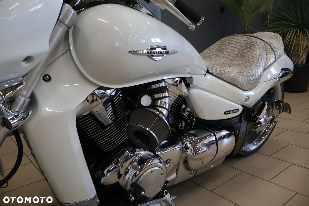Suzuki Intruder - 28