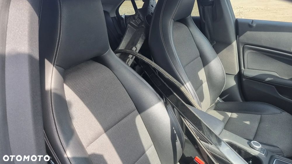 Mercedes-Benz CLA 200 d 7G-DCT UrbanStyle Edition - 28