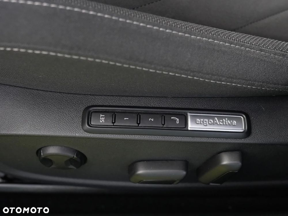 Volkswagen Golf 1.5 eTSI Style DSG - 36
