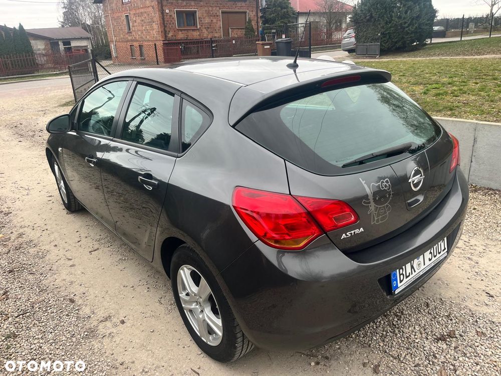 Opel Astra 1.6 150 Jahre - 23