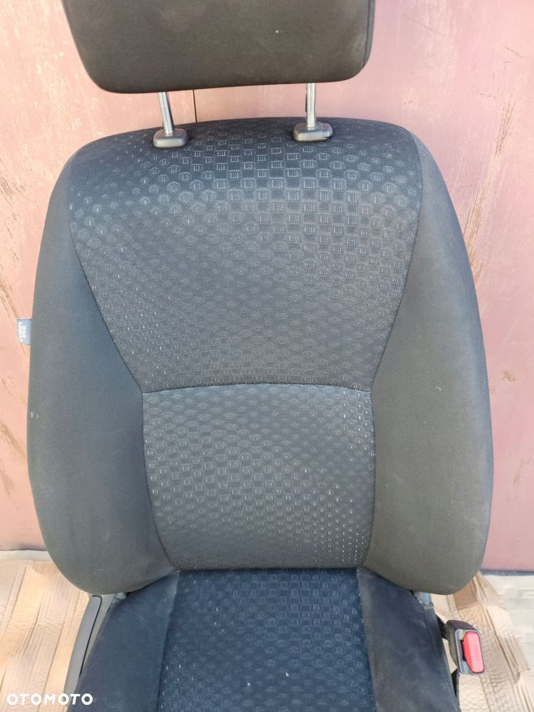 toyota verso 09-17 fotel prawy przód - 2