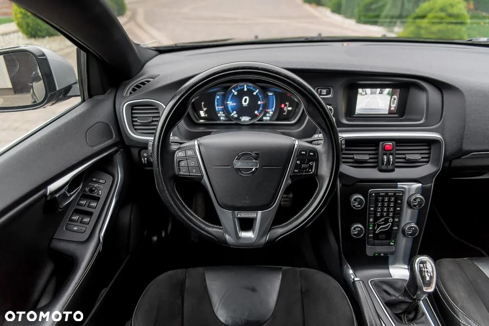 Volvo V40 D2 R Design - 29