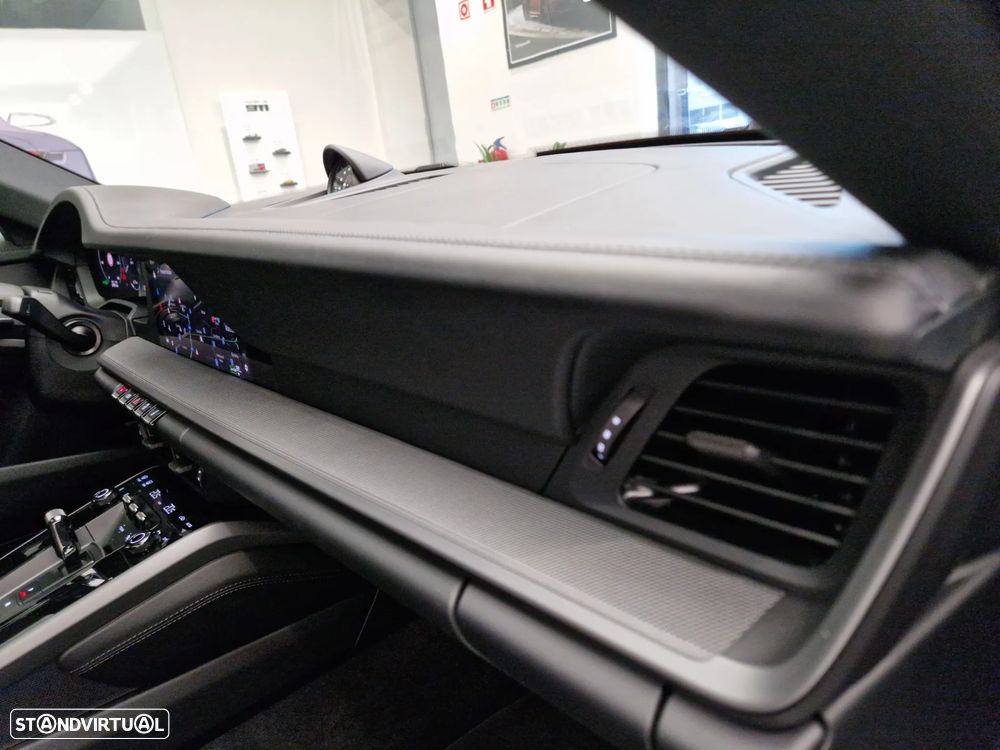 Porsche 911 (992) Carrera - 34