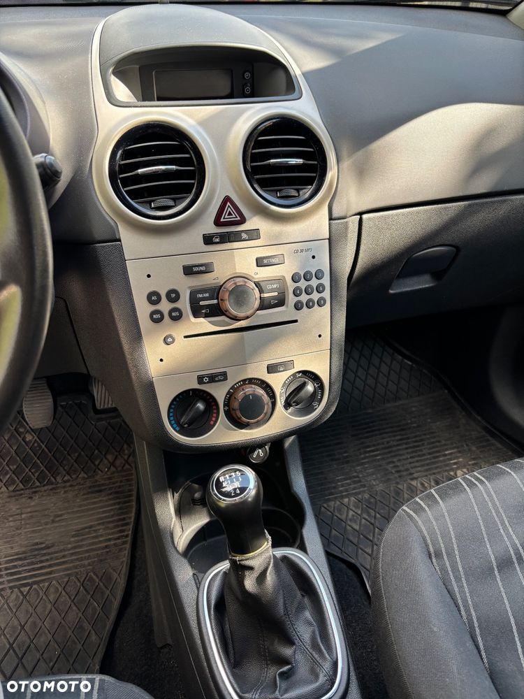 Opel Corsa 1.2 16V Cosmo - 9