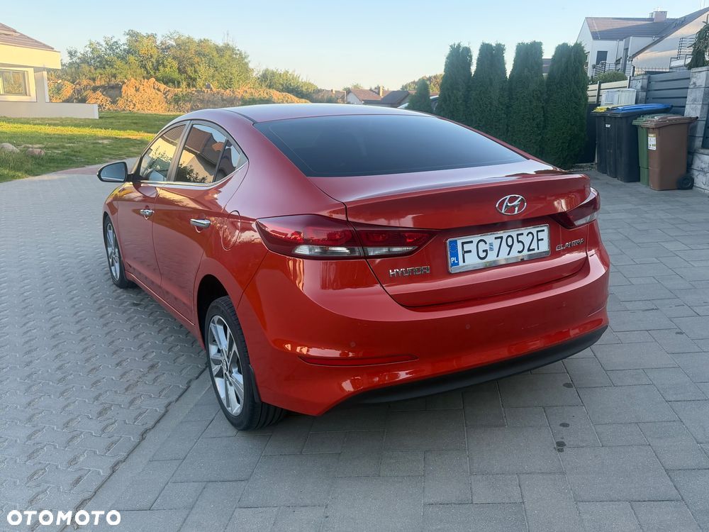 Hyundai Elantra 1.6 CRDi Style - 3