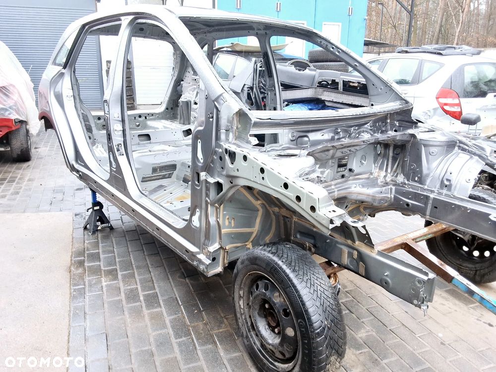 MERCEDES B-KLASA W246 SPRZEDAM KAROSERIĘ EUROPA Z DOKUMĘTAMI W KOLOR 787 W ORYGINALE Z 2013 ROKU - 3