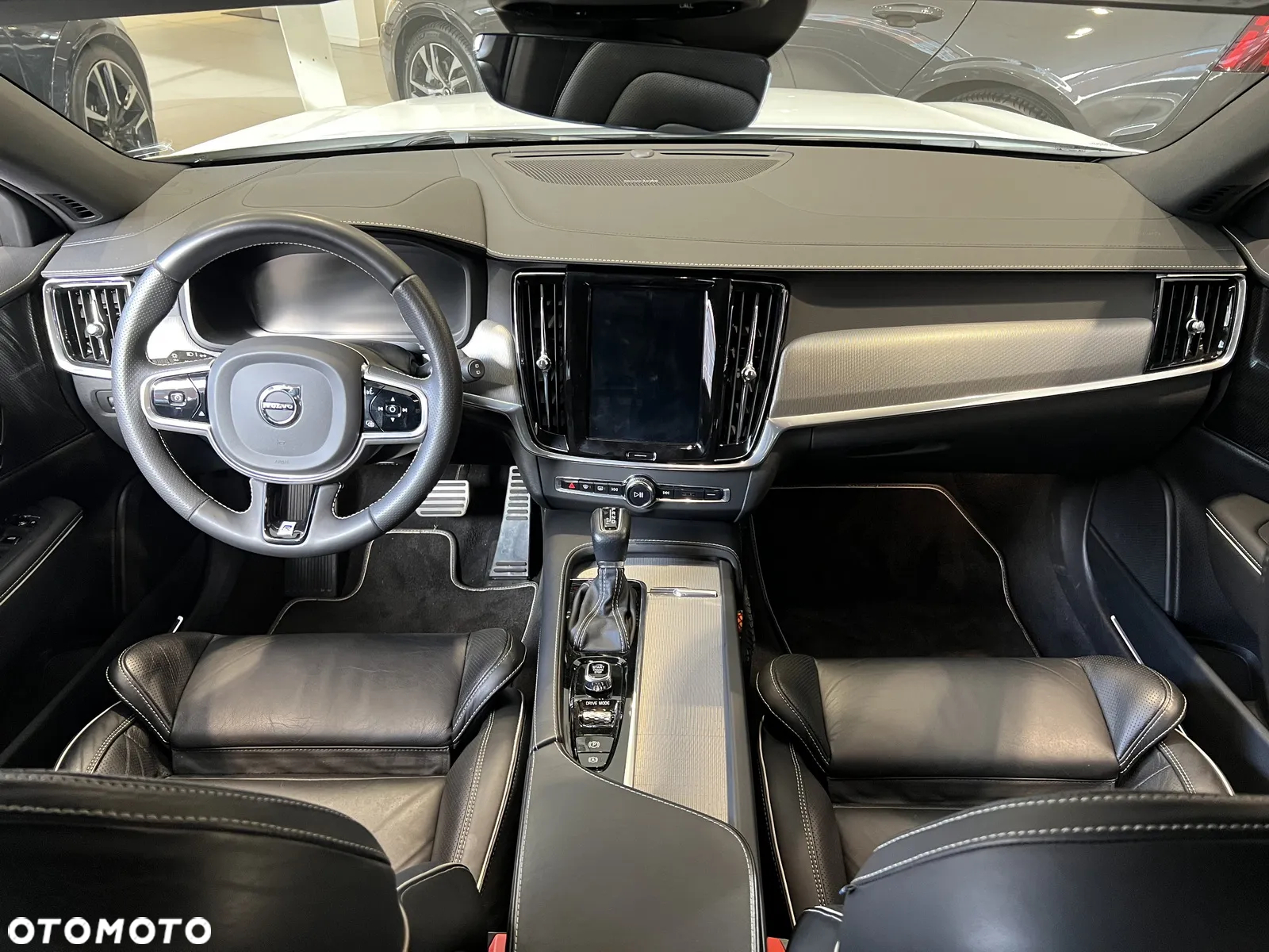 Volvo V90 D5 AWD R-Design - 12