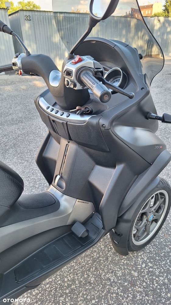 Piaggio MP-3 - 17