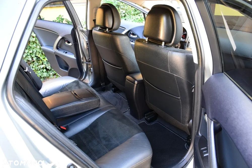Toyota Avensis 1.8 Premium EU5 - 22