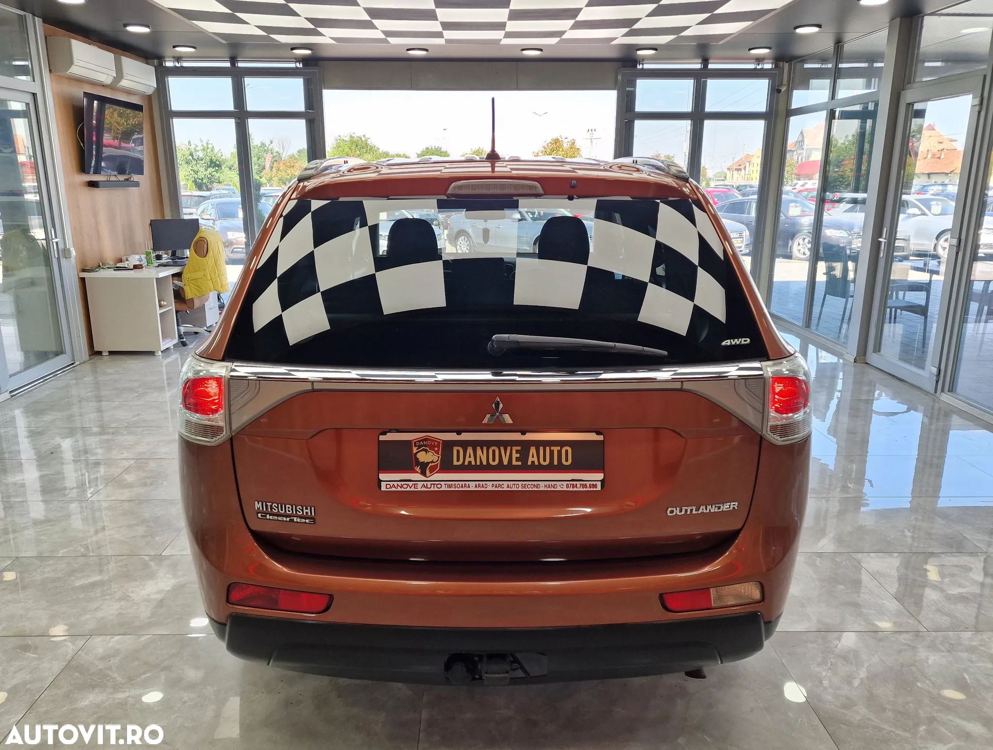Mitsubishi Outlander - 11