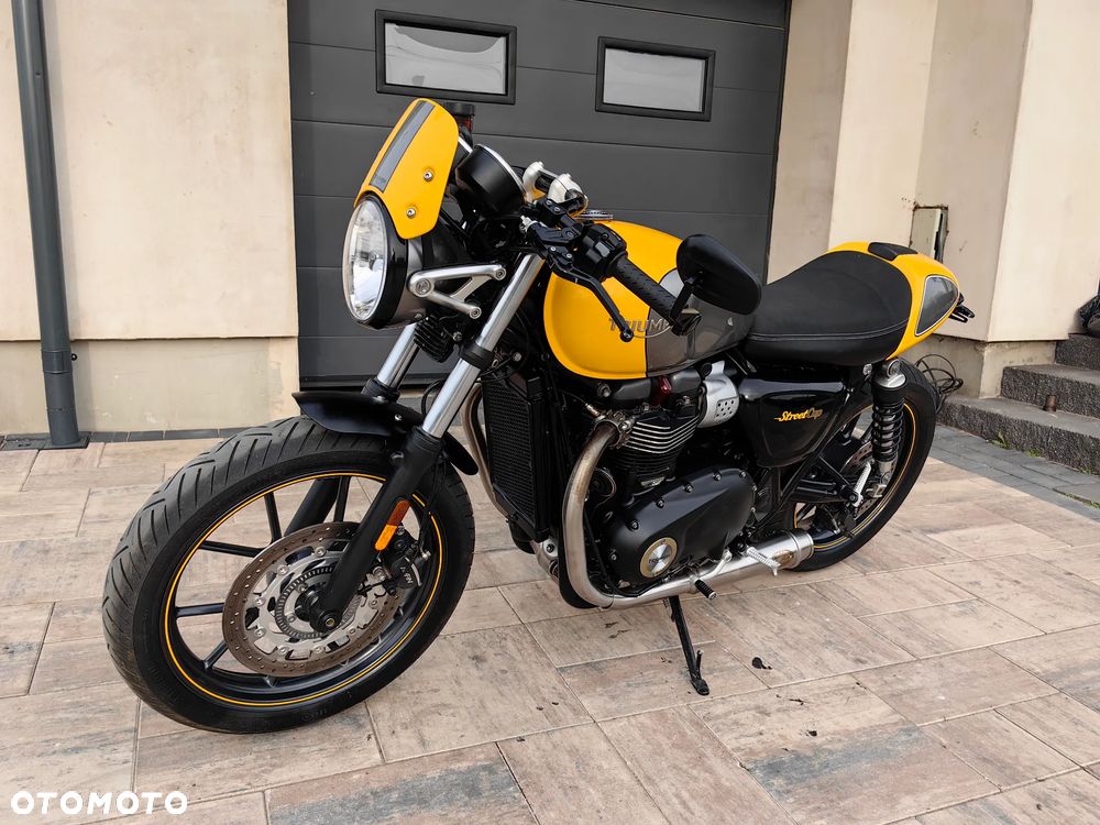 Triumph Bonneville - 1