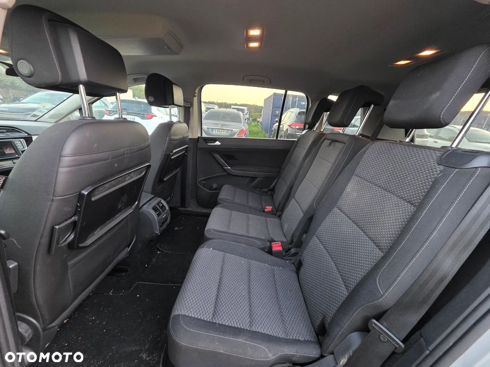 Volkswagen Touran - 21