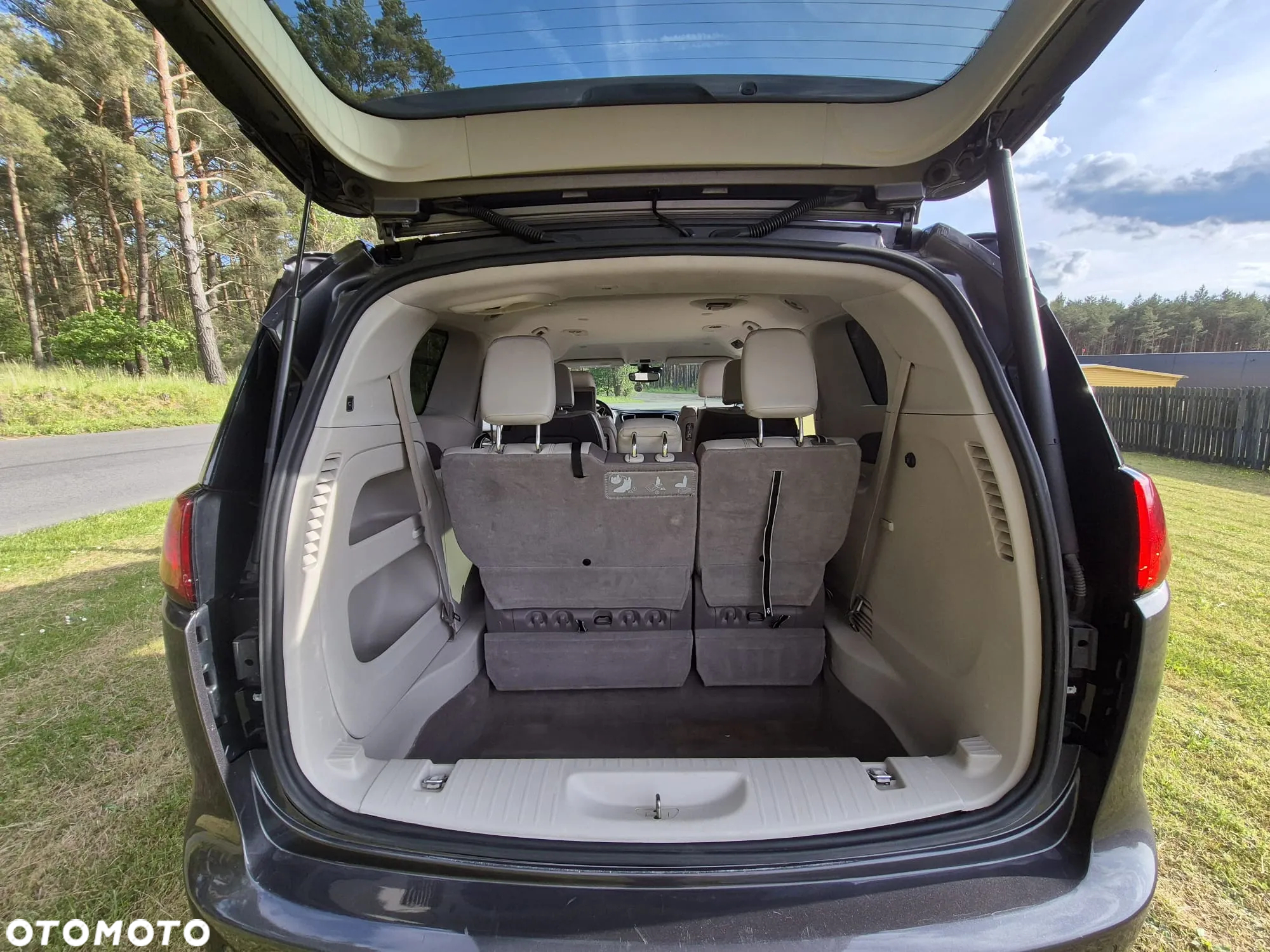 Chrysler Pacifica - 10