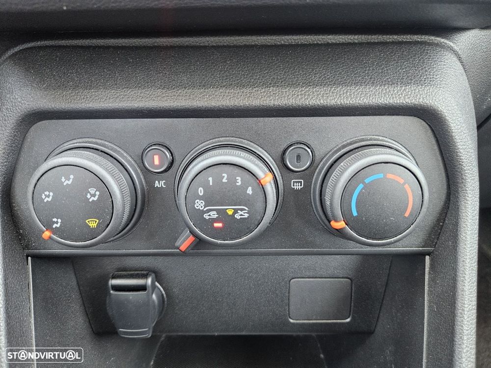 Dacia Sandero - 33