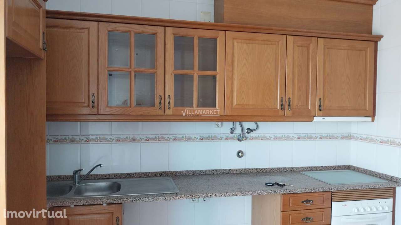 Apartamento T2 da banca com arrecadação no sótão situado na Urbanizaçã - Grande imagem: 2/26