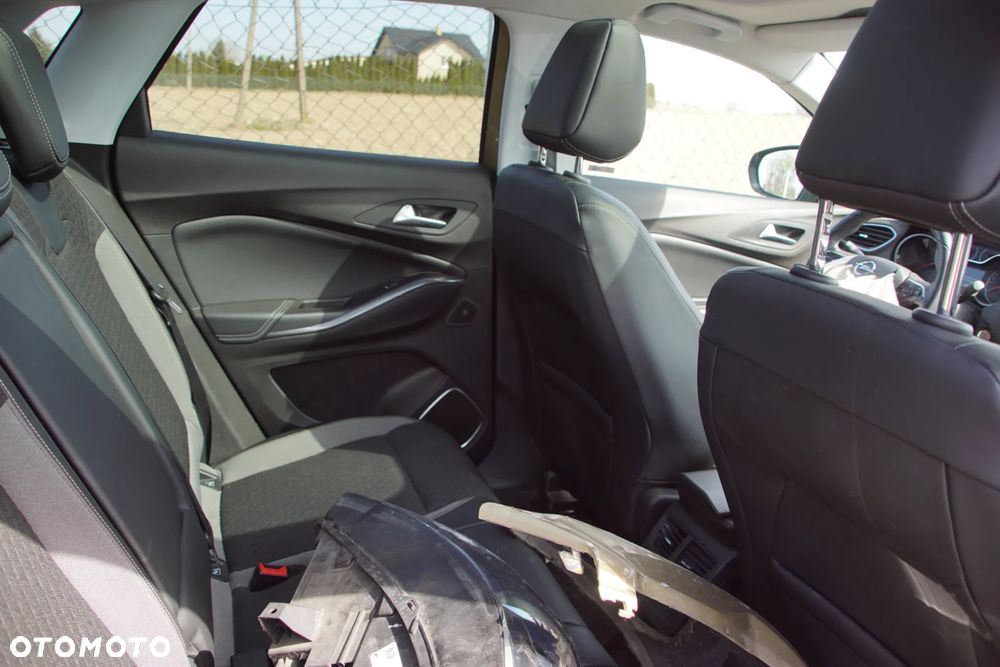 Auto na części - Opel Grandland X I 1.2 Turbo 130 KM B12XHT 20GE35 G80 2018R Silnik Skrzynia Drzwi Błotnik Klapa Zderzak Lampa Lusterko Klamka Szyba Panorama Deska Kokpit Sterownik Moduł Czujnik Licznik Wyświetlacz Panel Kierownica - 15
