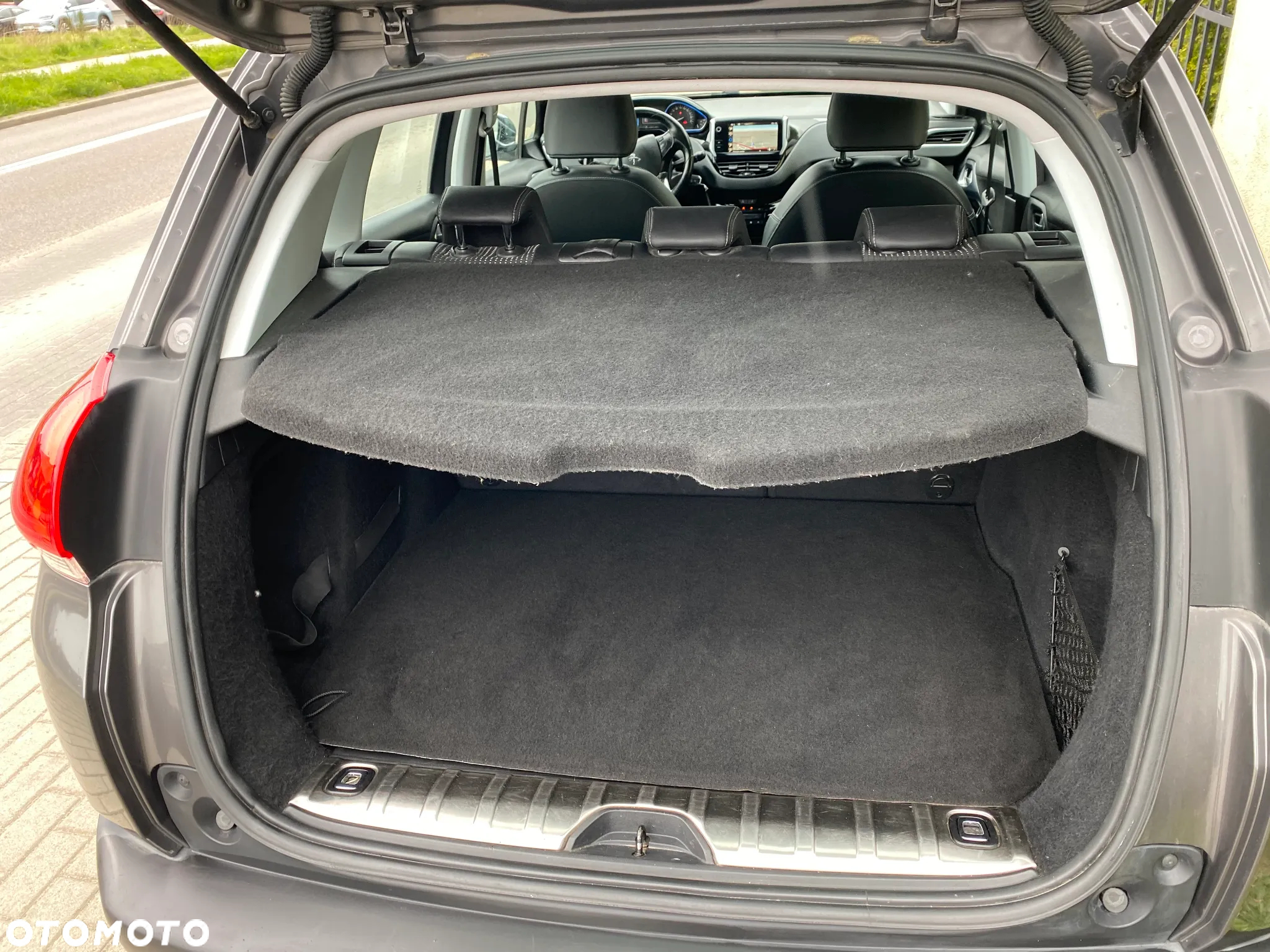 Peugeot 2008 1.2 Pure Tech Allure S&S - 9
