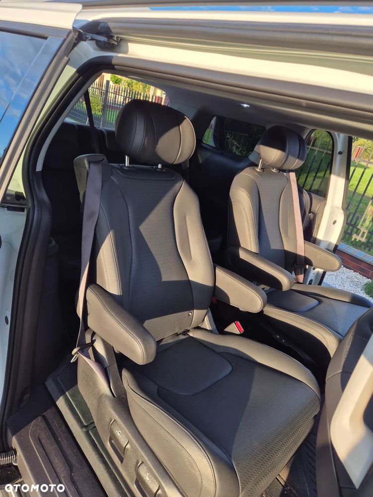 Kia Carnival - 11