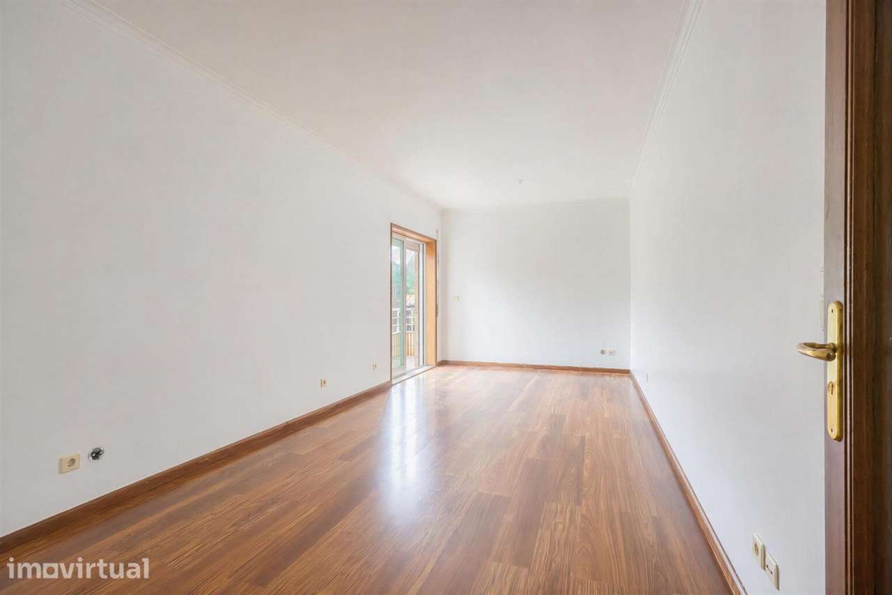 Apartamento T2 | 3 Varandas | Garagem - Grande imagem: 2/38