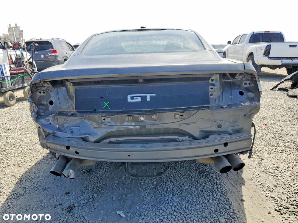 Ford Mustang 5.0 V8 GT - 6