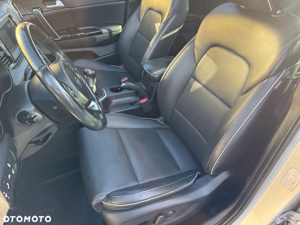 Kia Sportage 2.0 CRDI M AWD - 38