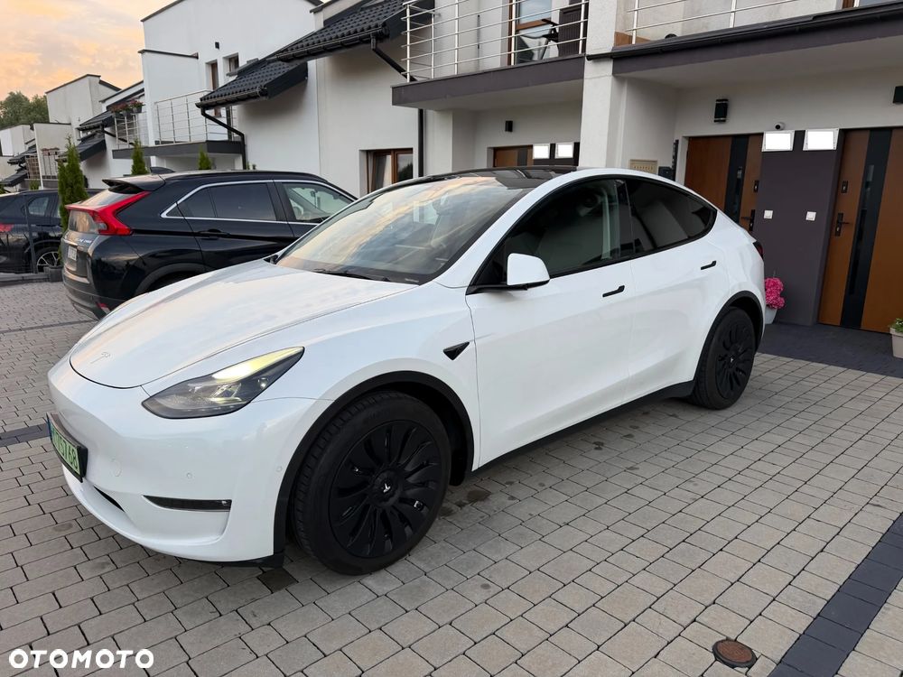 Tesla Model Y Long Range AWD - 3