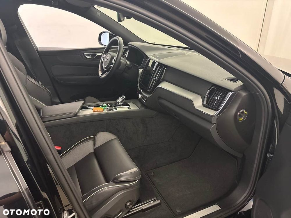 Volvo XC 60 B5 B AWD Ultimate Dark - 6