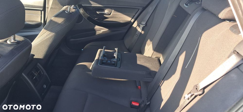BMW Seria 3 318d - 19