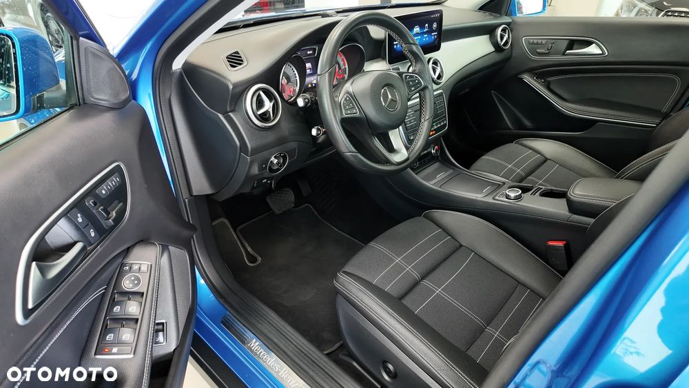 Mercedes-Benz GLA 250 4Matic 7G-DCT UrbanStyle Edition - 12
