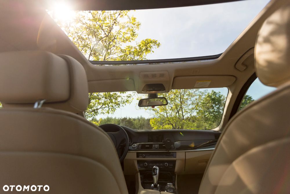 BMW Seria 5 523i - 10
