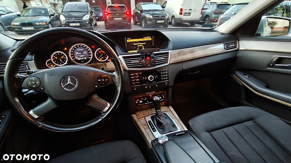 Mercedes-Benz Klasa E 200 CGI BlueEFFICIENCY Automatik Elegance - 7