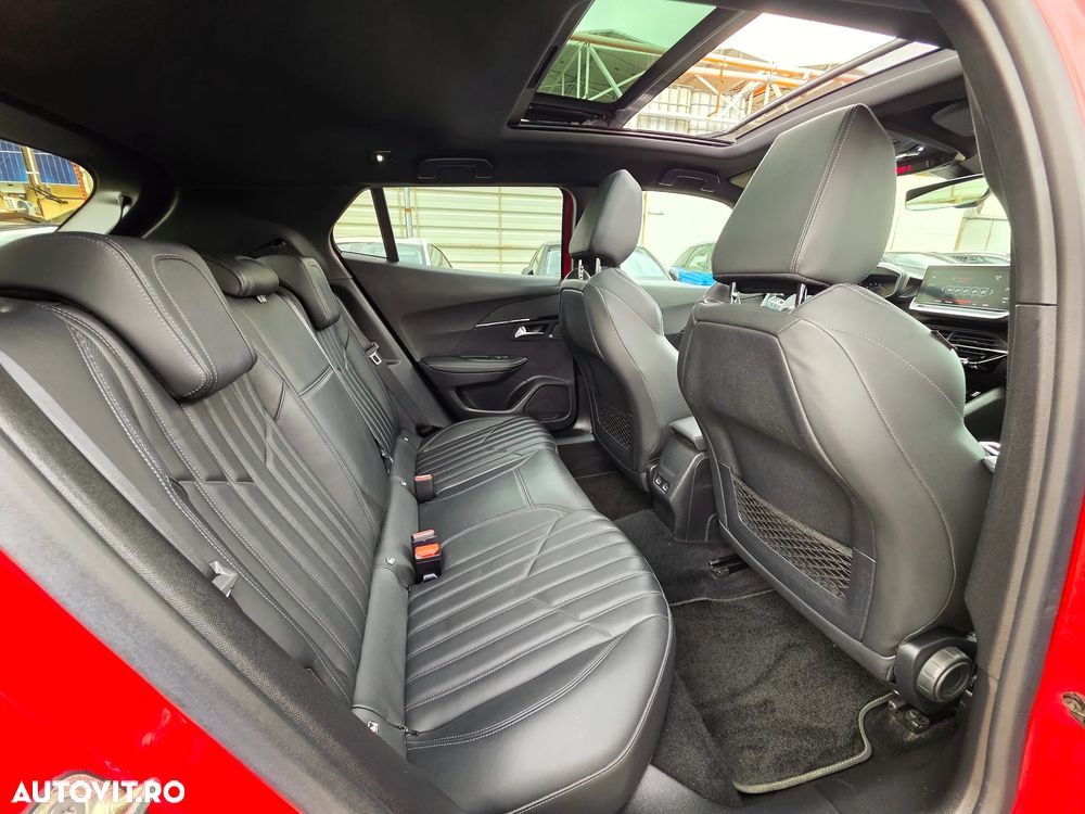 Peugeot 2008 PureTech 130 EAT8 GT - 17