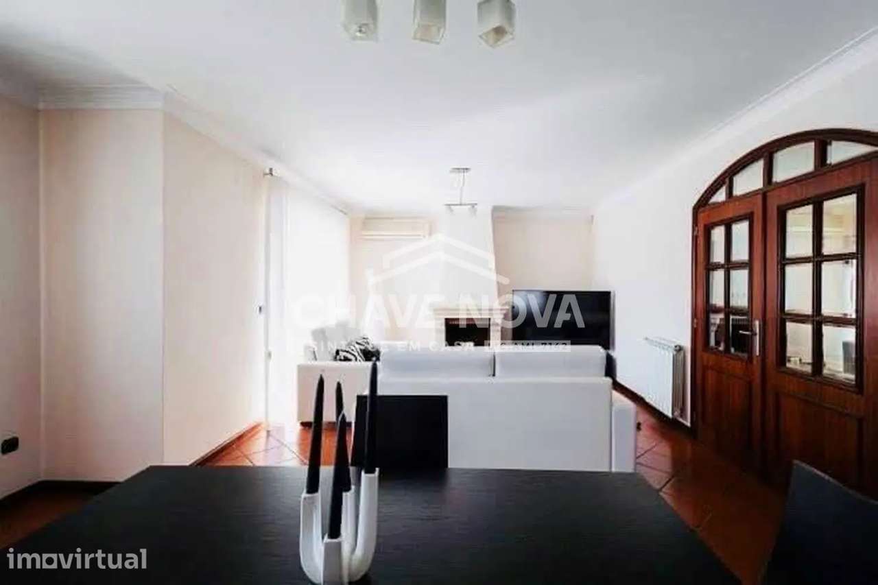 Moradia Isolada V4 c/ Garagem Box em Vilar de Andorinho - Gaia - Grande imagem: 4/23