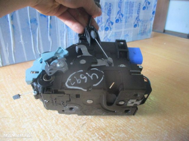 Fecho 3D1837015AP VW GOLF 5 1K 2005 1.9TDI 105CV 5P BEGE FESQ 9 PINOS VW JETTA 3 2007 1.9TDI 105CV 4P PRETO FE - 5