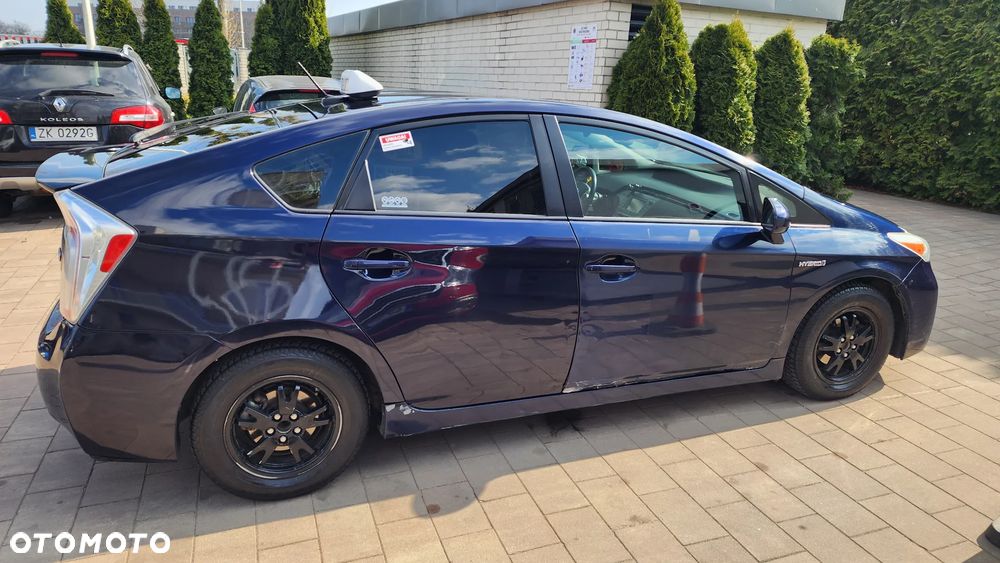 Toyota Prius (Hybrid) - 6