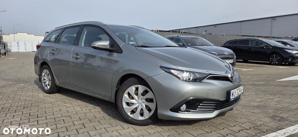Toyota Auris 1.4 D-4D Premium - 3