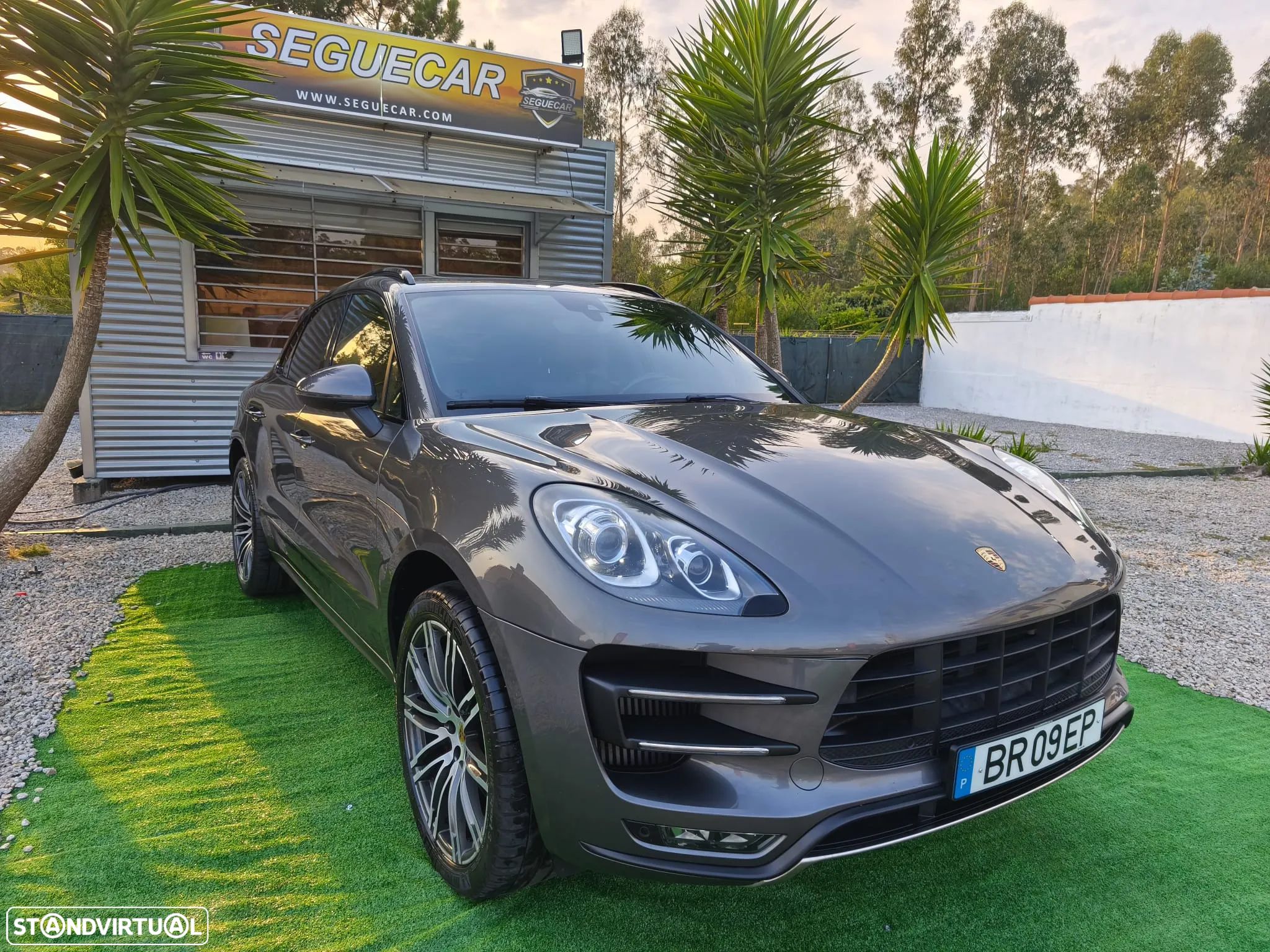 Porsche Macan Turbo - 1