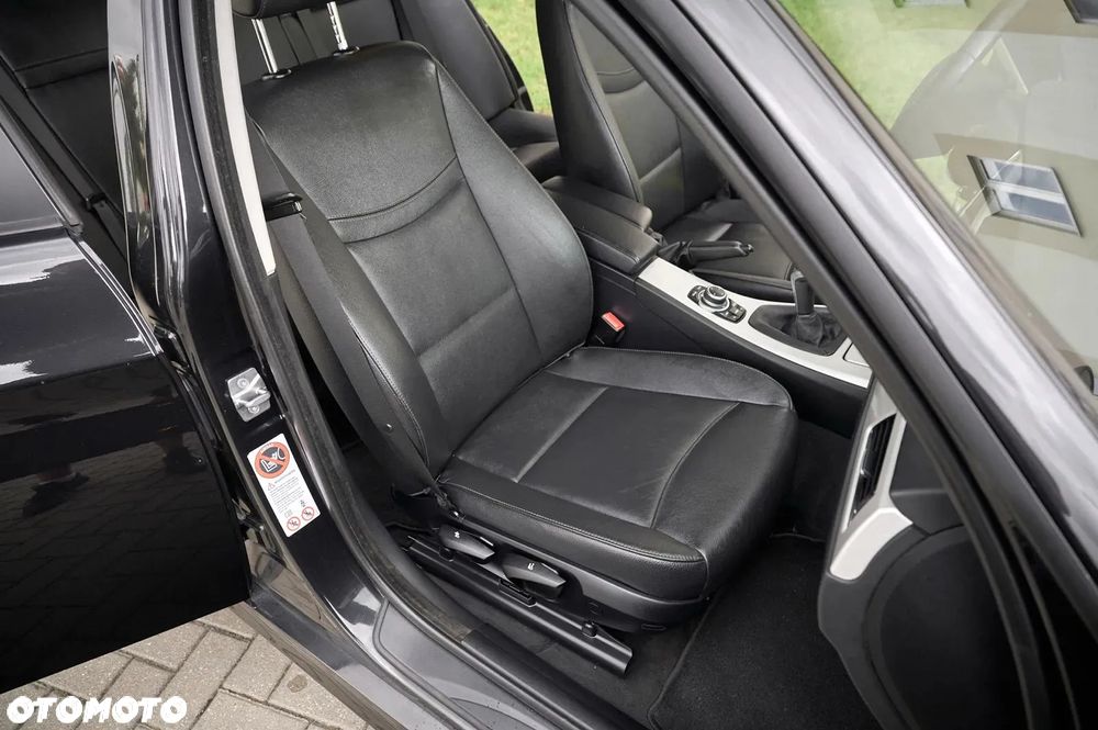BMW Seria 3 318d DPF Touring Edition Sport - 28
