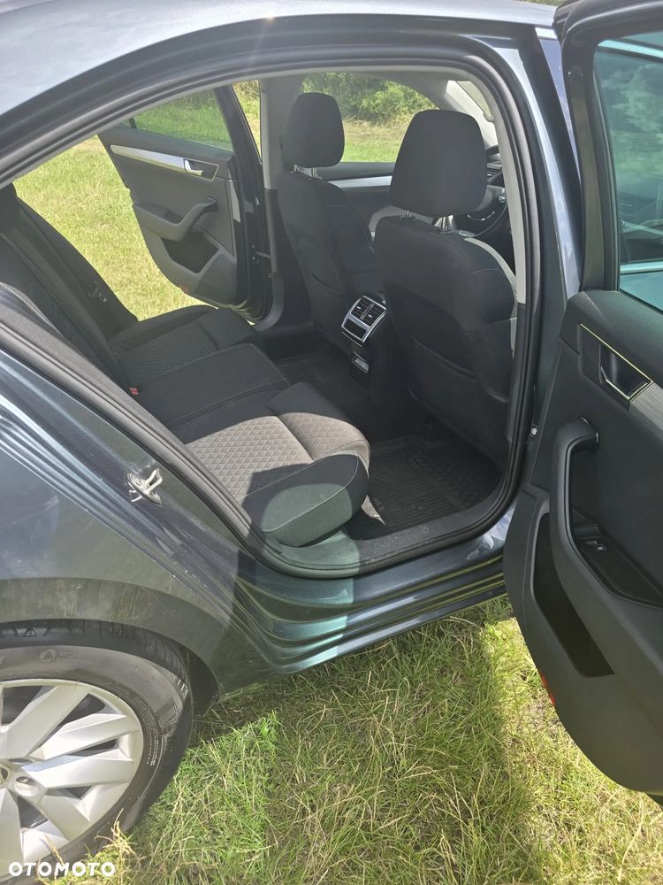 Skoda Superb 2.0 TDI Ambition - 14