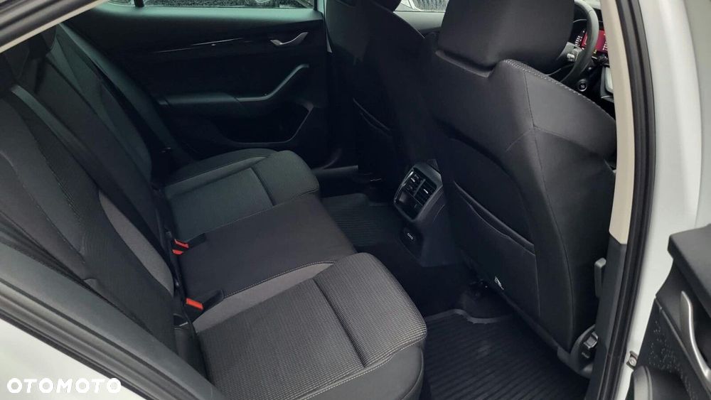 Skoda Octavia 1.5 TSI mHEV Selection DSG - 16