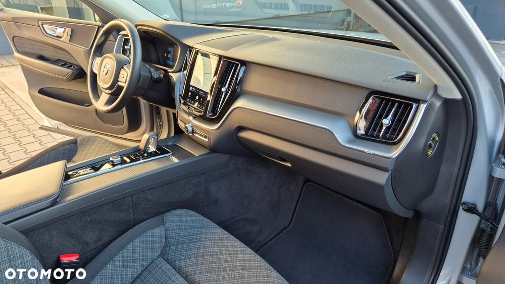 Volvo XC 60 T6 Plug-In Hybrid AWD Core - 25