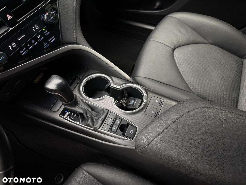 Toyota Camry 2.5 Hybrid Executive CVT - 30